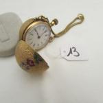 1 montre boule gousset avec motif floral à restaurer Or...