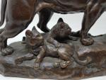 Charles VALTON (1851-1918) - "Tigresse et ses petits"- Bronze à...