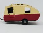 TRIANG-MINIC (Angleterre, v.1950) caravane de camping, en tôle laquée grenat...