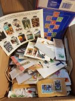 1 petit carton de timbres divers sur fragments