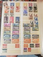 1 gros carton  de 13 classeurs timbres divers