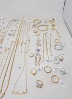 Après Liquidation judiciaire SAS DTCM (Enseigne CELAUR)
Lot de bijoux neufs...