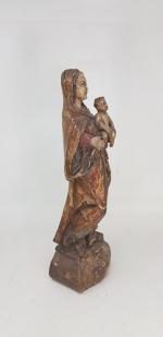 Vierge à l'enfant sur un socle orné de palmettes -...
