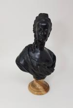 D'après HOUDON - "Buste de Marie Antoinette" - bronze à...