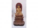 Bouddha en bois sculpté, laqué et doré - fond ocre...