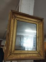 Miroir, cadre en bois et stuc doré - H. 84...
