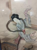 Estampe japonaise rehaussée à décor d'élégante dansant - 39 x...
