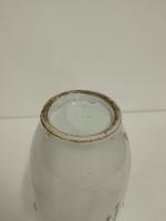 CHINE - Vase à col évasé en porcelaine décorée en...