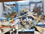 27 maquettes d'avions plastique ou métal, vrac en l'état, accidents...