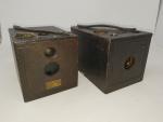 2 appareils box KODAK BULL-EYES :
a) N°2 modèle 1898 ,...