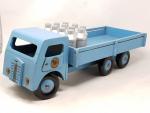 BABYJOU (vers 1954) camion laitier en bois laqué bleu, garni...