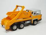 JOUSTRA (vers 1970) camion multibenne Bernard en tôle lithographiée gris/orange,...