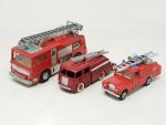 DINKY TOYS, 3 modèles pompiers :
réf 32E Berliet GLA premier...