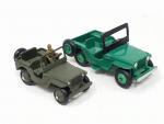 DINKY TOYS, 2 Jeeps en bon état :
réf 80BP Hotchkiss-Willys...