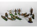12 figurines dont : 8 QUIRALU 6 soldats anglais, 2...