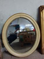 Miroir ovale en bois doré relaqué crème - H. 72...