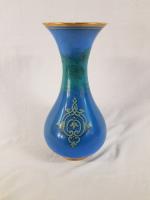 Vase en opaline bleue et blanche à décor de deux...