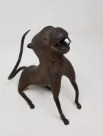 Un animal fantastique en bronze - Extrême Orient XXème -...