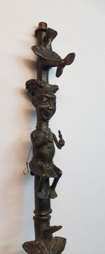 * Style TIKAR, Cameroun - Grande pipe en alliage bronzier...