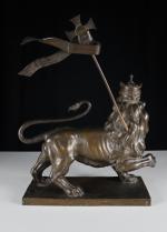 Lion de Juda - Bronze à patine sombre portant une...