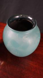 Lot comprenant :
- SAINTE-RADEGONDE - un vase en porcelaine bleu...