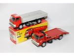 TEKNO (Holland), 2 camions Ford D-800 chassis long : plateau...