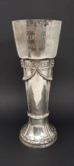 Coupe formant vase en argent portant l'inscription "Prix du concours...