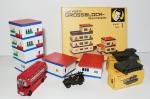Lot comprenant : 4 miniatures DINKY TOYS, dont 1 Jeep,...