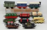 HORNBY "0", 11 wagons de marchandises (période 1937-50) dont 9...