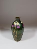 HARRACH, attribué à - Vase en verre à décor polychrome...