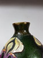 HARRACH, attribué à - Vase en verre à décor polychrome...