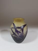 GALLÉ - Vase de forme ovoïde en verre gravé à...