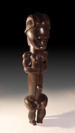 Importante et classique figure masculine de reliquaire Biyeri en bois...