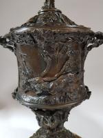 Pierre-Jules MÈNE (1810-1879) - Paire de pot couvert en bronze...