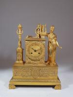 Pendule en bronze doré représentant Sapho tenant sa lyre -...