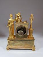 Pendule en bronze doré représentant Sapho tenant sa lyre -...