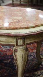 Table basse en bois laqué blanc et rouge, plateau marbre...