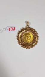 Pendentif en or jaune 750e orné d'une pièce or Napoléon...