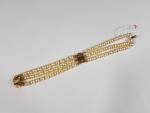 Bracelet souple composé de 3 rangs de perles de culture...