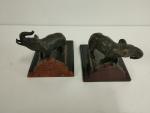 Albert MARIONNET (1852-1910) - Paire de serre-livres en bronze patiné...
