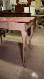 Table à écrire en bois laqué gris et rouge, plateau...
