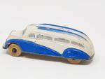 AUBURN RUBBER (USA, caoutchouc dur peint, 1937)
car aérodynamique De Soto...