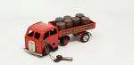 TRIANG-MINIC (Angleterre, tôle, v.1950) camion brasseur semi-remorque rouge , moteur...