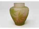 Emile GALLÉ (1846-1904)- un vase de forme bombée en verre...