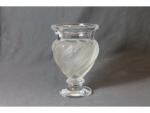LALIQUE France - Vase modèle - verre moulé pressé blanc...