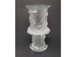 TIMO SARPANEVA (1926-2006) - Un vase en verre blanc givré...