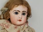 Une poupée JUMEAU, H : 59 cm, tête de porcelaine...