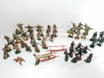 50 figurines dont 41 STARLUX  (8 fusilliers marins dont...