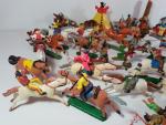 CLAIRET, 80 figurines dont 15 cavaliers et 65 divers ...
