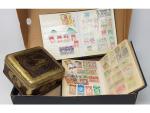 1 boite avec 6 albums timbres divers + 1 boite...